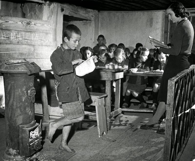 Δημοτικά σχολεία: Μείωση μαθημάτων, έλευση προγραμμάτων.