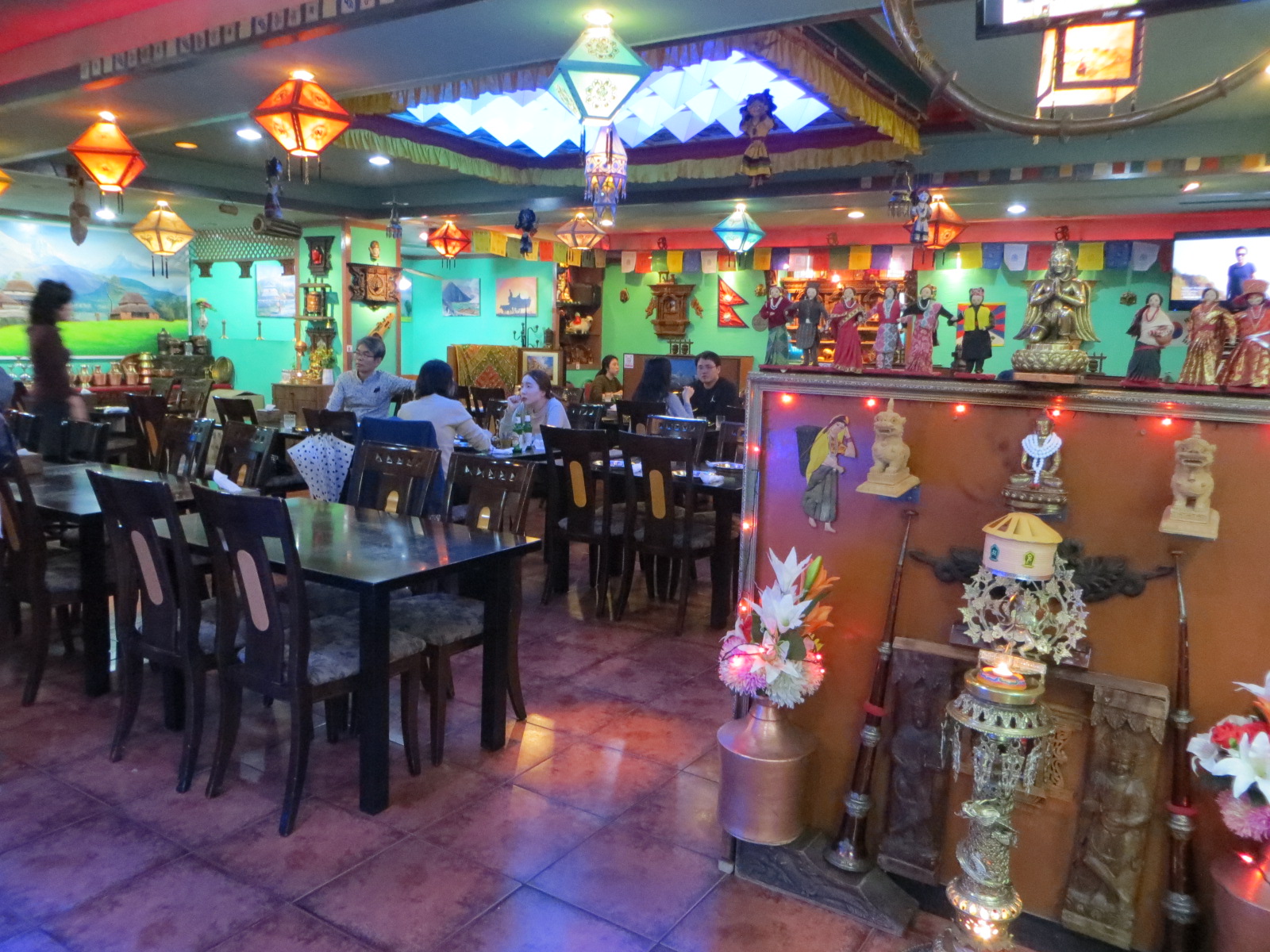 EthnoScopes Tracks of an Anthropologist Everest, a Nepalese Restaurant