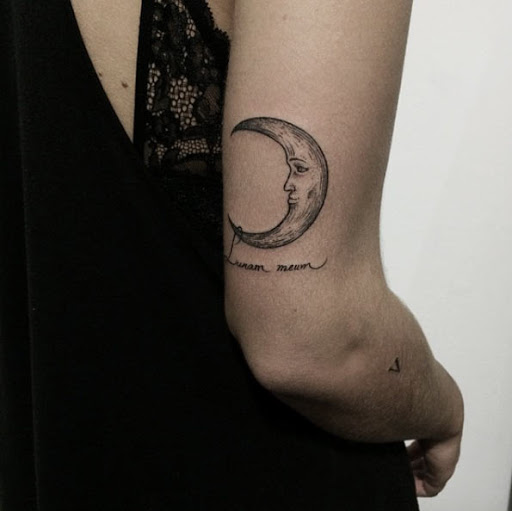 Diese schöne Strichzeichnungen moon tattoo