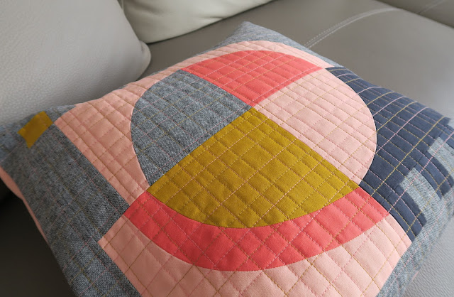 Luna Lovequilts - Free form curves quilted cushions