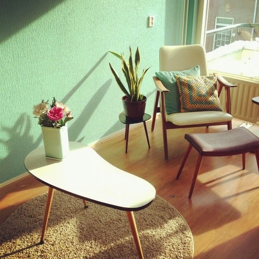 τραπεζάκι σαλονιού στρογγυλό, ξύλινο, παραλληλόγραμμο τραπεζάκι σαλονιού, παρ/μο, διακόσμηση καθιστικό, ανανέωση χώρου, οικονομικές τιμές,έπιπλα, χαλί,μοντέρνο,vintage,70 στυλ, χρώματα, λευκό, άσπρο, κόκκινο, κίτρινο, γκρι,σιέλ,σκανδιναβικό στυλ, έπιπλα coffe table set, round wooden coffee table, round glass top coffee table,modern, conteporary,scandinavian, style, living room, sofa, rug, light,restyle,decorate,vintage chair