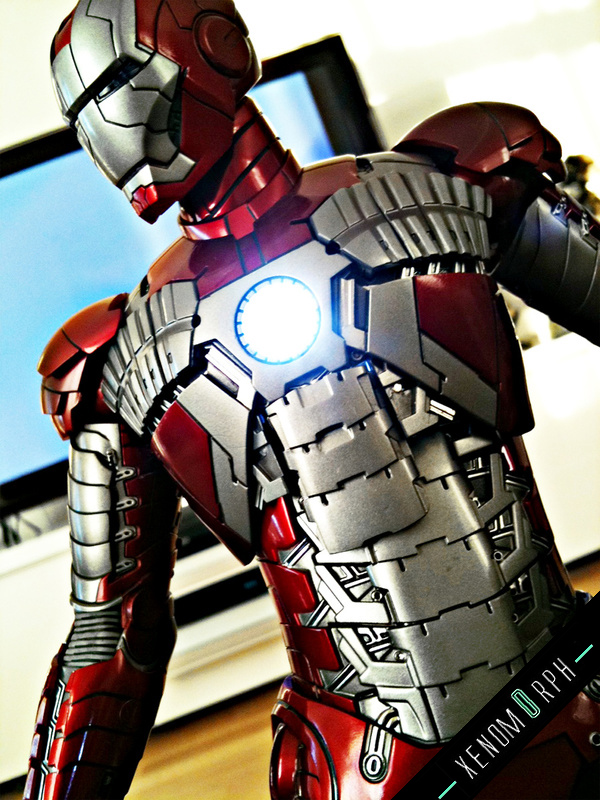 Hot Toys Iron Man 2 Mark V 1/6