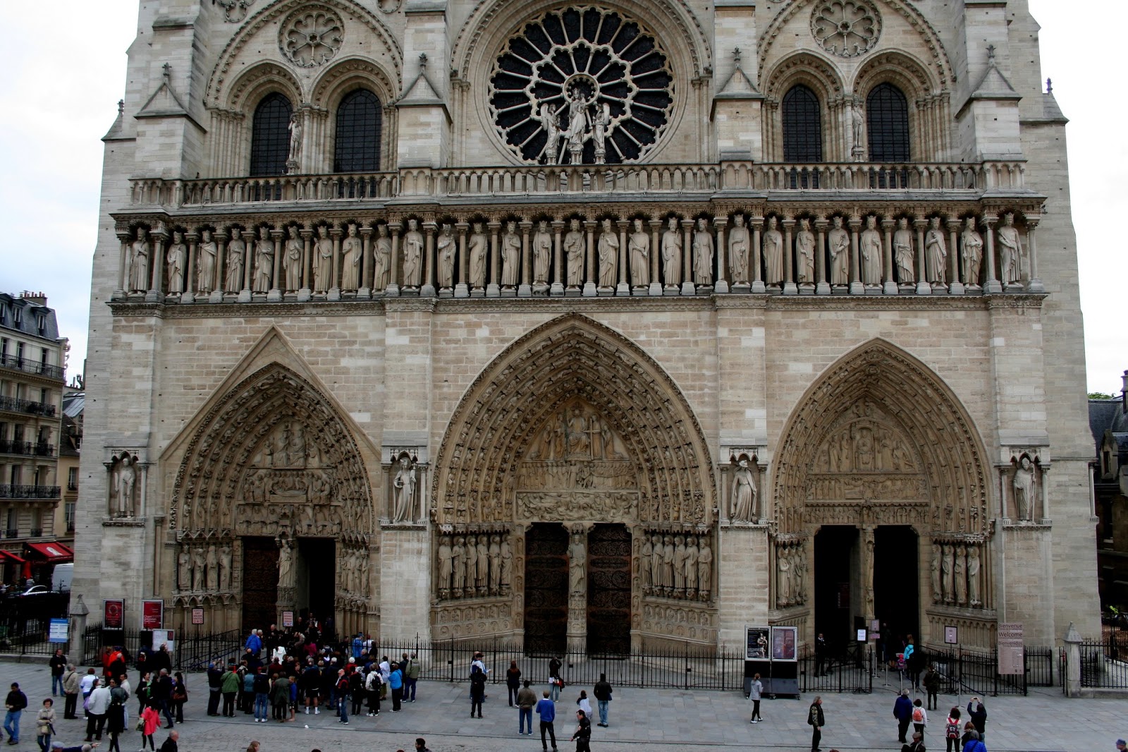 Собор парижской богоматери фасад