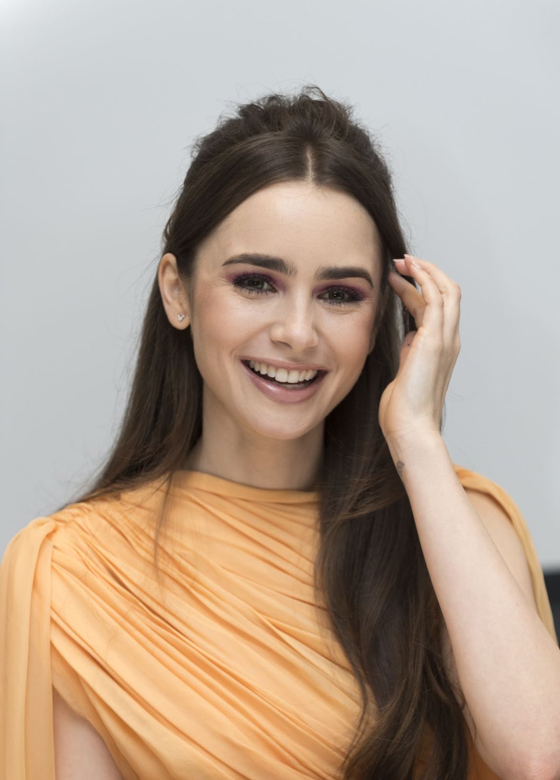 Lily Collins Les Miserables Portraits At The Four Seasons Hotel In