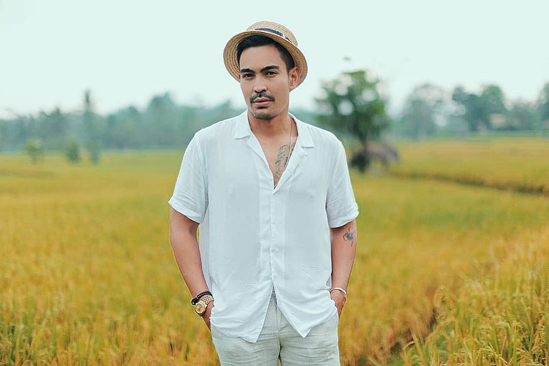 √ Biografi Robby Purba Izbio