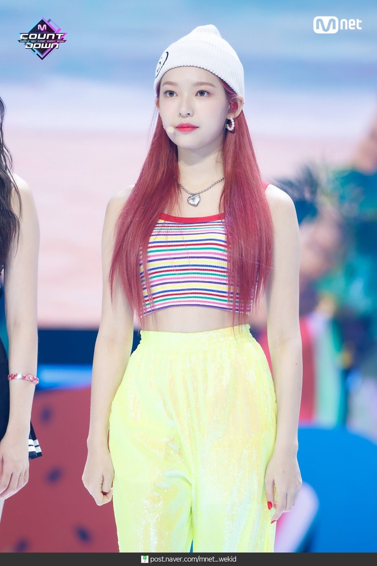 취향차로 갈릴뿐이지 여기도 예쁜애 옆에 예쁜애인 여자아이돌.jpgif | 인스티즈