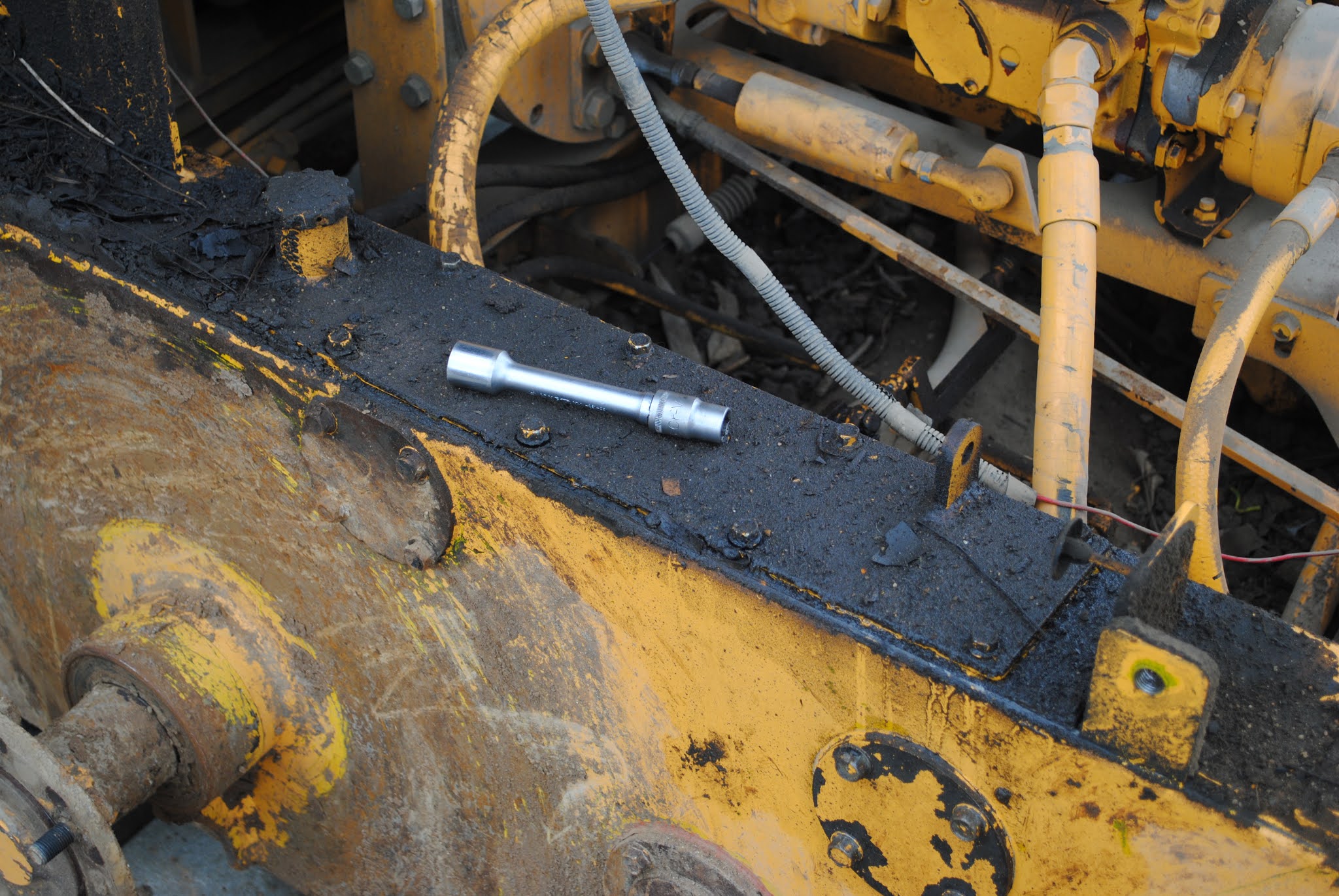 CHRISTIE PACIFIC CASE HISTORY COUGAR 4500 SKID STEER CHAIN DRIVE BROKEN.