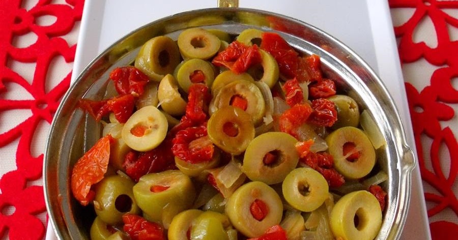 Muhterem�le Afiyetle KURU DOMATESLİ, YEŞİL ZEYTİN KAVURMASI