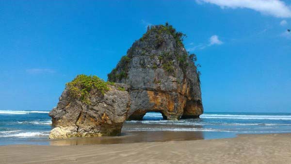 2 Pantai Cantik dari Pulau Sumba 2 Pantai Cantik dari Pulau Sumba