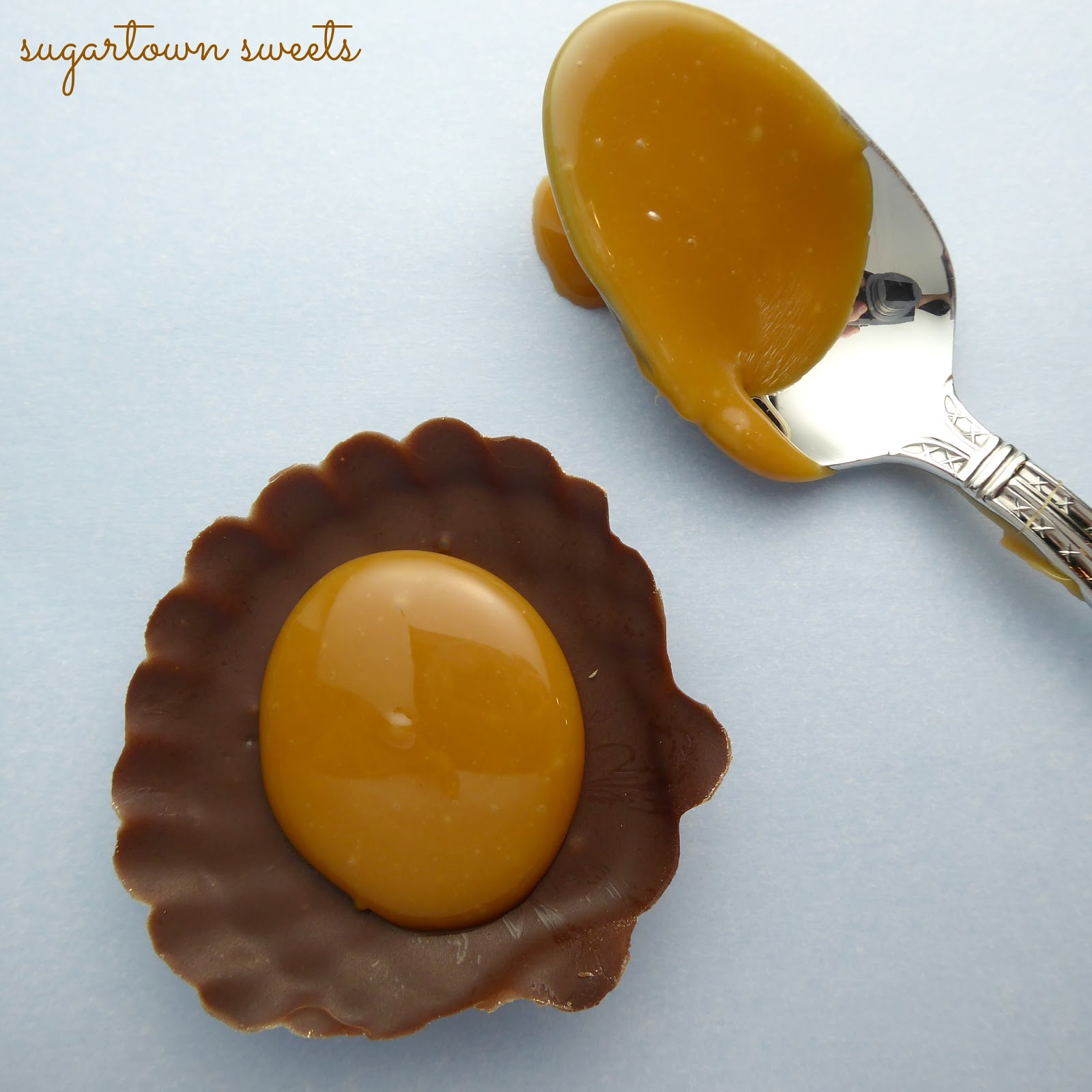 Sugartown Sweets Caramel Filled Chocolate Clam Shells With Candy Pearls