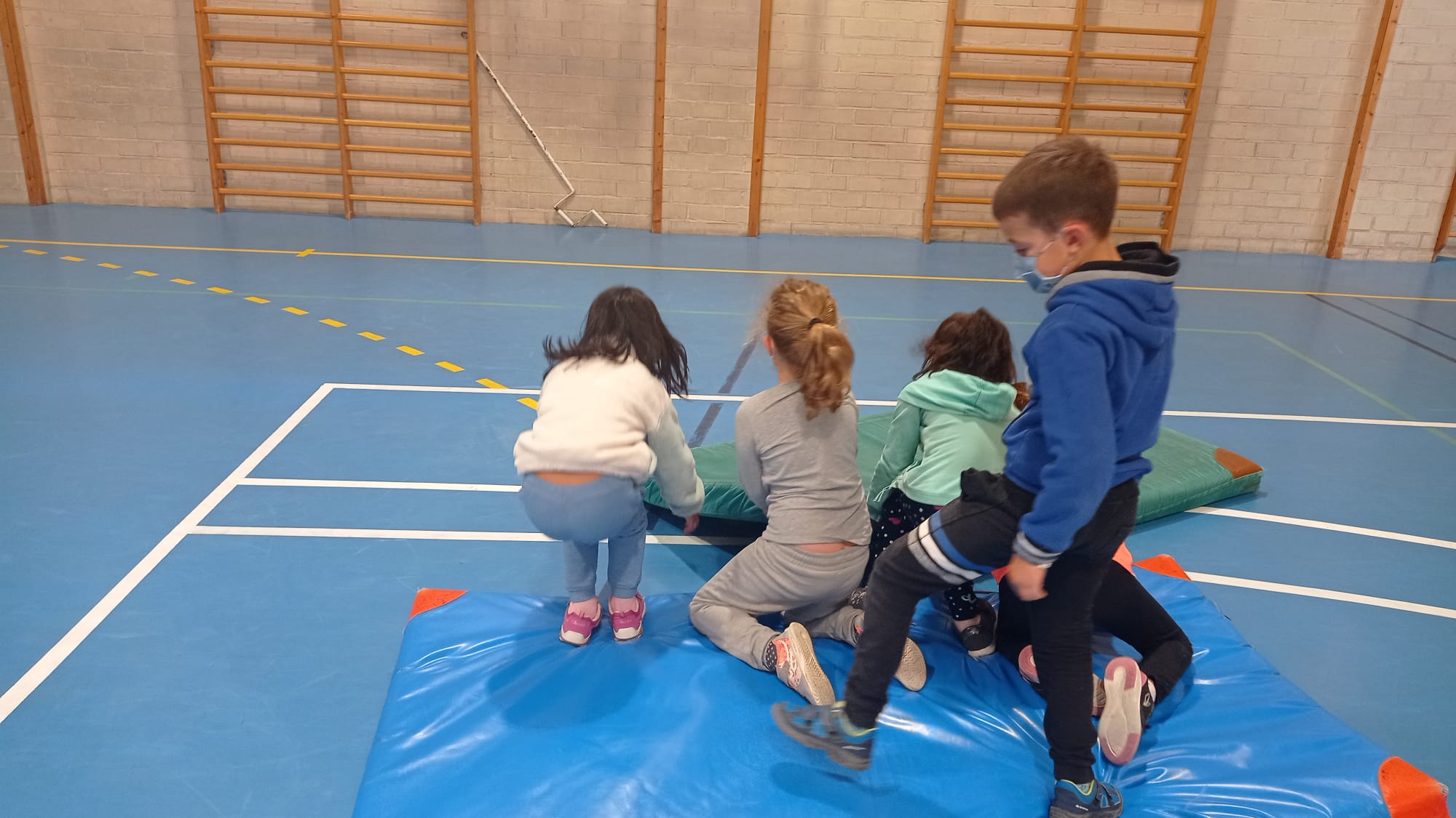 EN RED.ADOR.ES JUEGOS COOPERATIVOS EN EDUCACIÓN FISICA EN RED.ADOR.ES JUEGOS COOPERATIVOS EN EDUCACIÓN FISICA