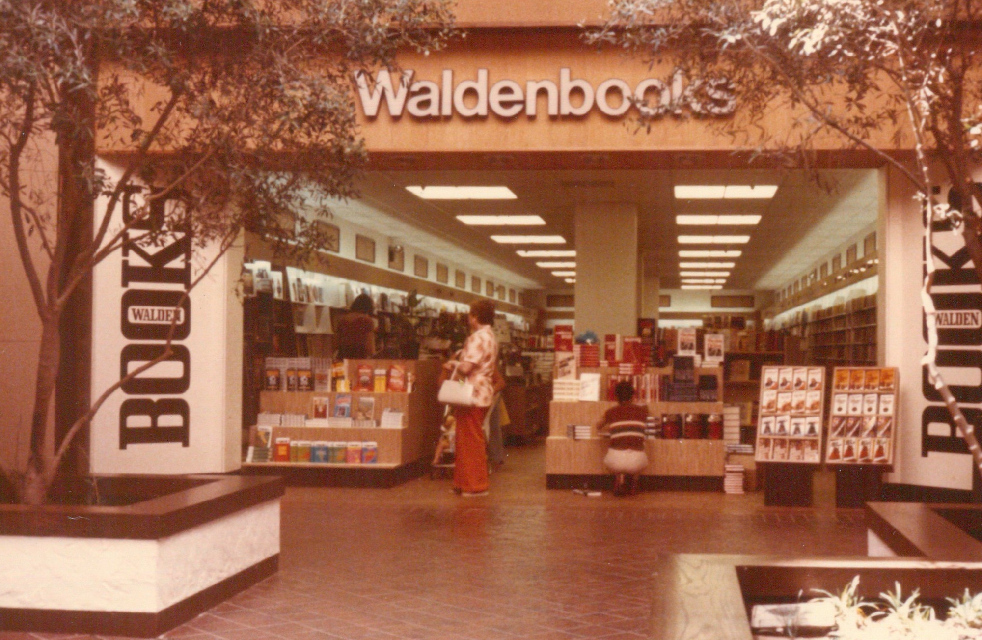 Neon Rocketship Memories Of The Mall Bookstore
