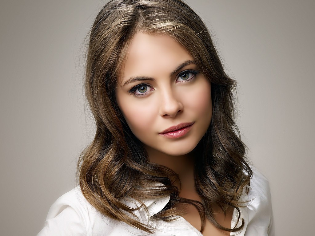 Willa Holland - Images