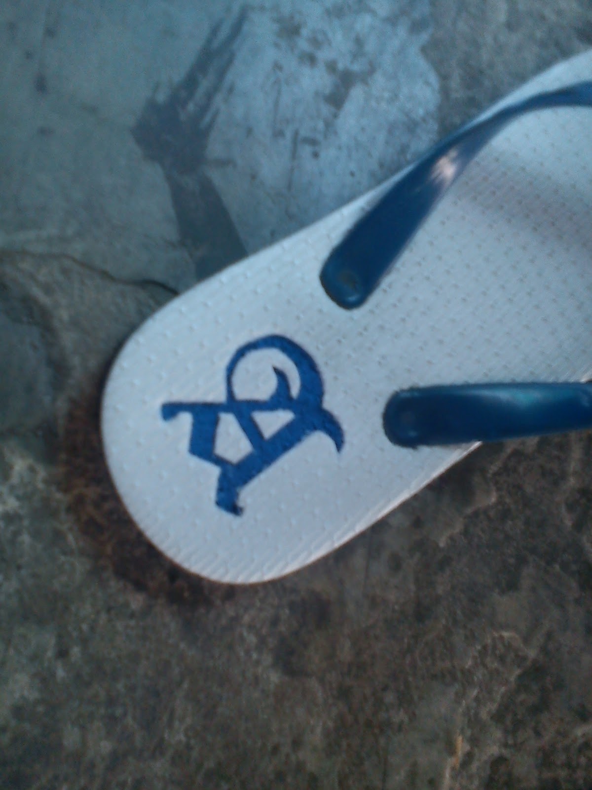 kreasi di sandal jepit