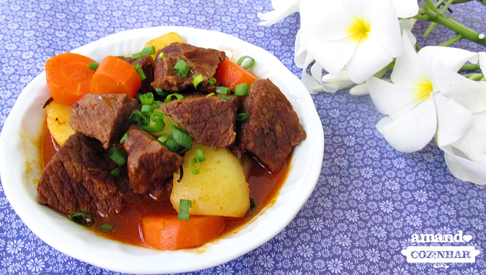 Carne com legumes na panela de pressão