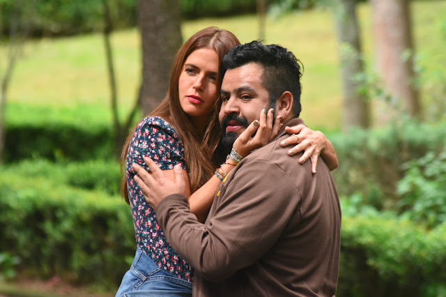 Película Todos caen, con Martha Higareda y Omar Chaparro 2 claudia alvarez y el diablito