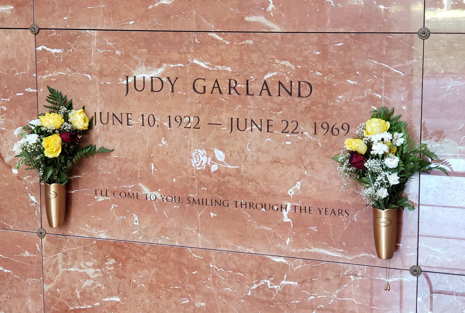 Six Feet Under Hollywood Judy Garland The Woman Who Had Two Graves!