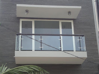 model railing tangga kaca