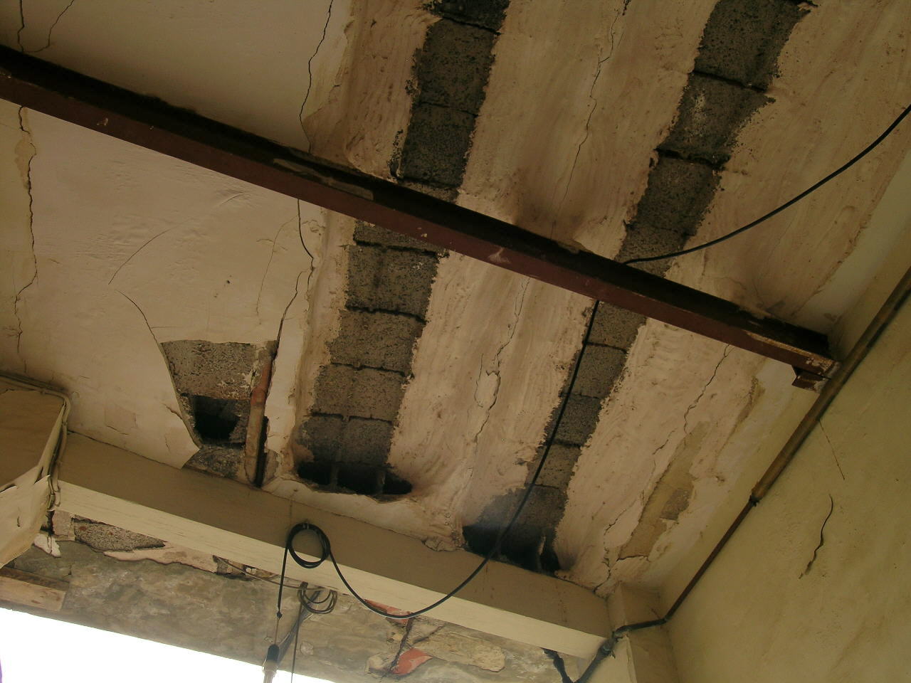 Bosco Hurtado, arquitecto: Refuerzo estructural. Viguetas cerámicas (II)