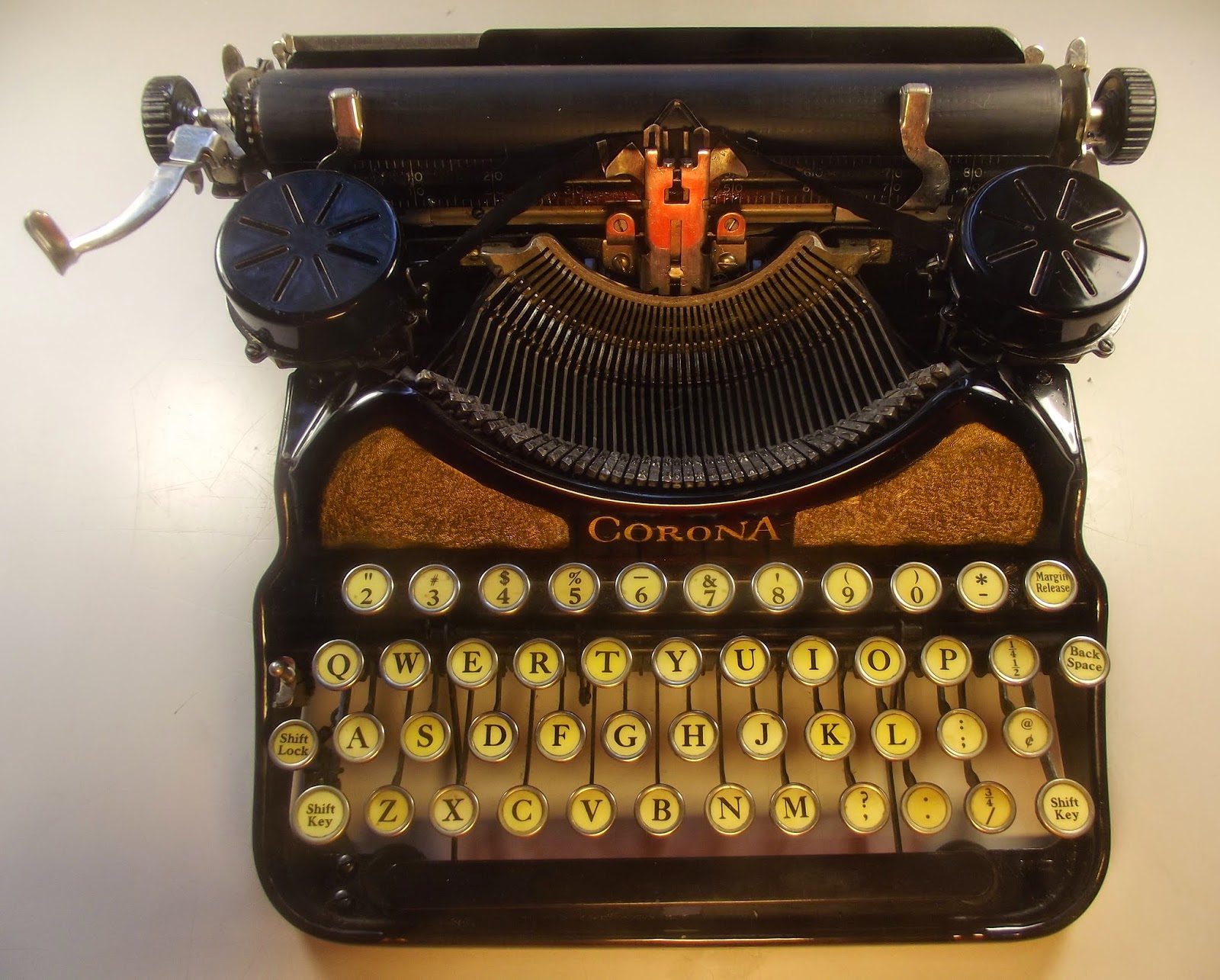 oz.Typewriter The Beautiful and The Damned GoldPanelled Corona 4