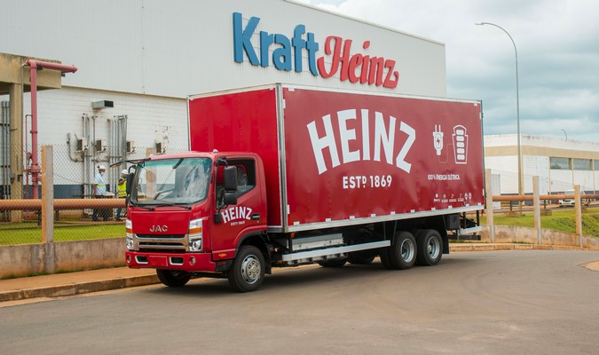 Manlog Transportes fornece primeiro caminhão 100% elétrico para a Kraft Heinz