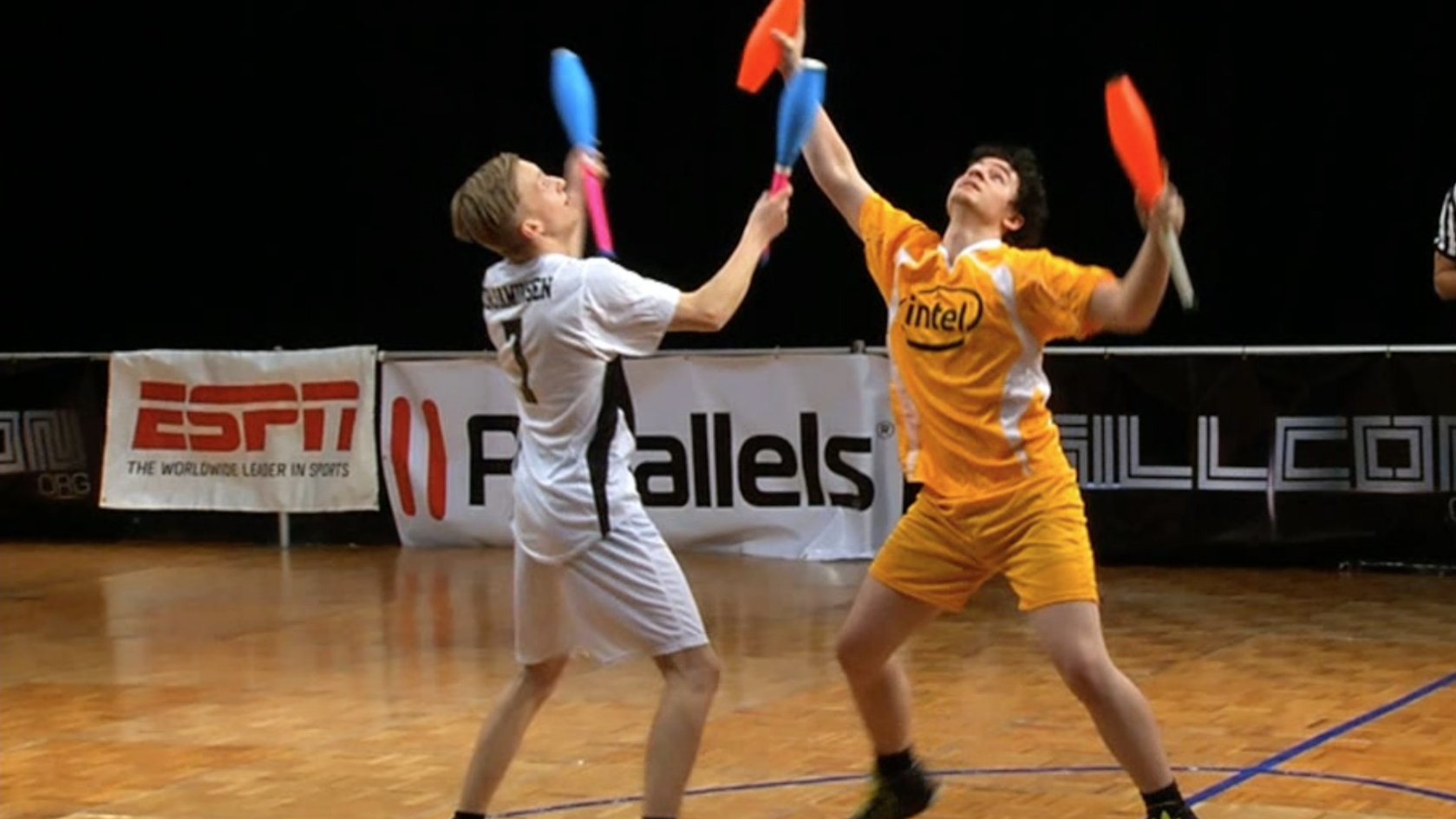 ThepOllo Curiosidades y mucho mas Combate de malabaristas