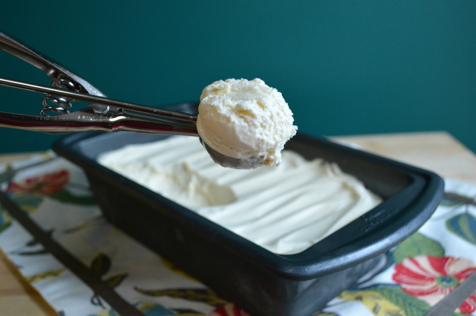 The Hungry Hood Vanilla Ice Cream (No Churn!)