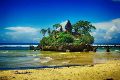 pantai balekambang