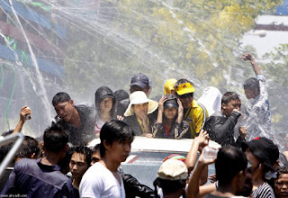 الاحتفال بمهرجان "يوم الماء" تايلند 9.jpg