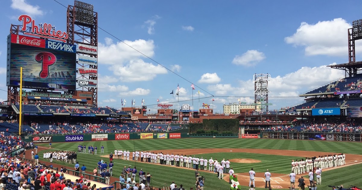 The Phillies Room Alumni Weekend Continues with More Autographs