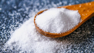 Viral di TikTok Tantangan Makan Garam, Ini Bahayanya Bagi Kesehatan