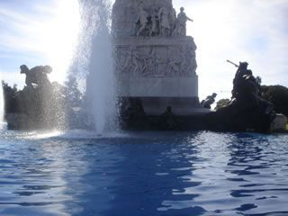 Monumento a La Carta Magna y las Cuatro Regiones Argentinas, “De los españoles”.