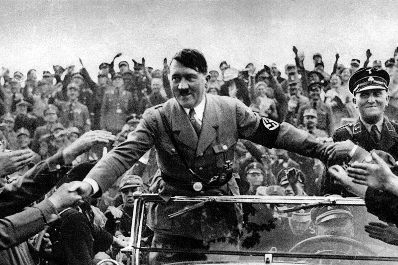 Um dos mais tolos enganos que poderiamos Adolf Hitler - Pensador