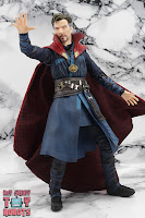 S.H. Figuarts Doctor Strange (Battle On Titan Edition) 16