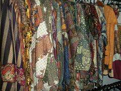 Toko Grosir Baju AISY: Tempat Display Baju