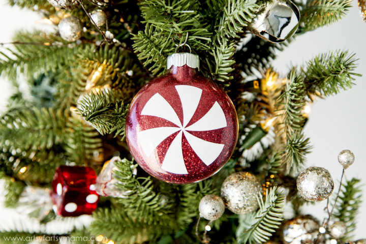 Handmade Holiday Christmas Peppermint Wreath at artsyfartsymama.com