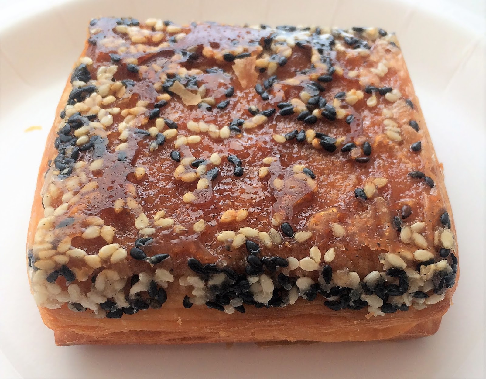 セブンのザクっと おさつクレームブリュレ実食レビュー カロリー糖質は コンビニ研究本部パン調査室 コンビニ サラリーマン総研 最新コンビニグルメがわかるブログ