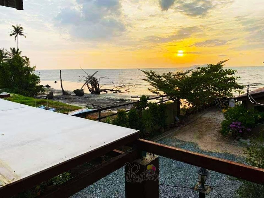 Tempat Menarik Untuk Hari Keluarga, Jom Menginap di Chalet Kolam Renang