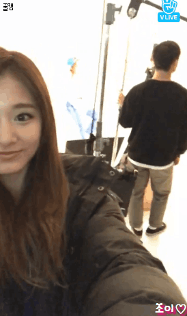 점심 기습 브이라이브 쯔위예요+먹방 정연,사나,모모,나연 출연.gif | 인스티즈