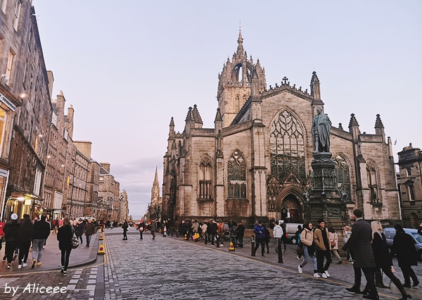 atractii--turistice-Catedrala-din-Edinburgh