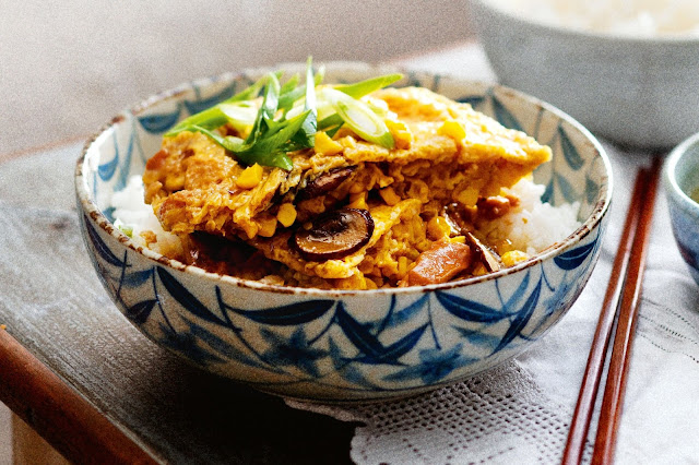 Eat curry, ramen, and donburi