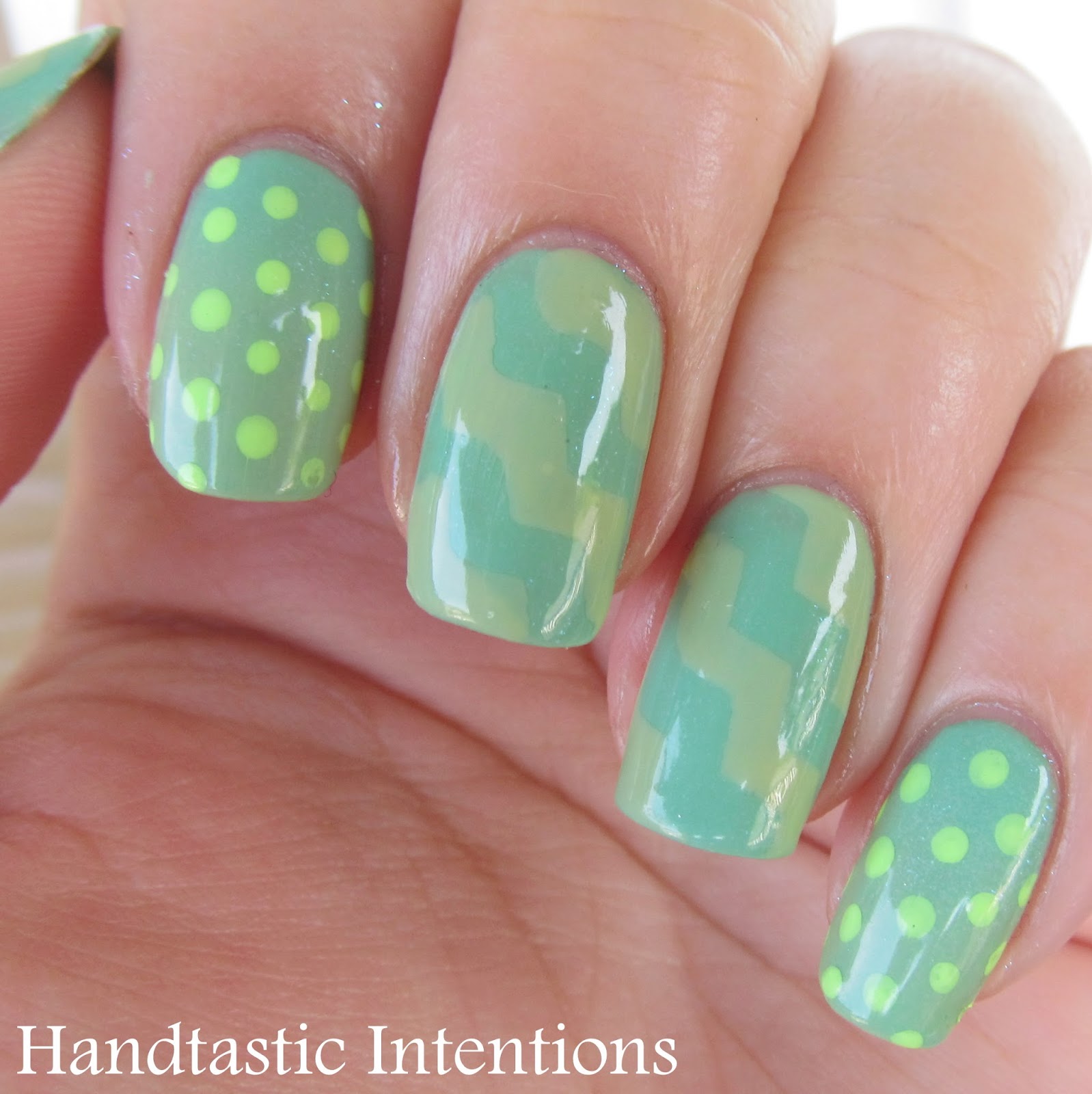 Handtastic Intentions: Nail Art: Green Chevrons and Dots