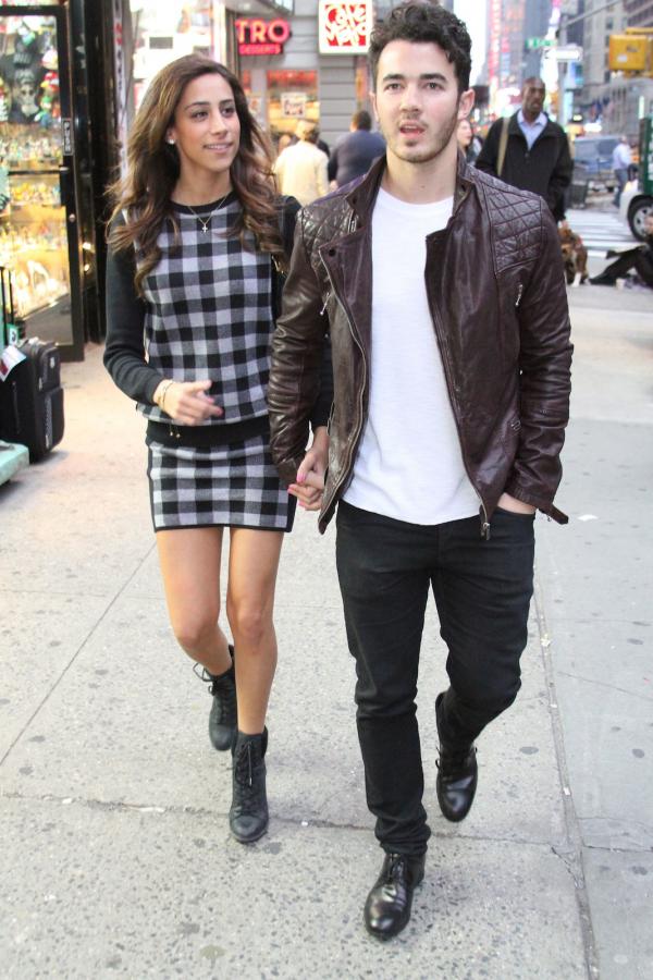 JonasBNoticias Kevin y Danielle Jonas promocionando Married to Jonas 2