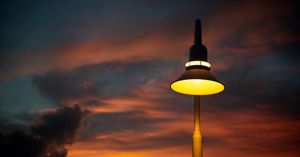 слово света освещение. бирюзовая вывеска. слово света освещение. презентация на тему светодиодные лампы. слово света освещение.