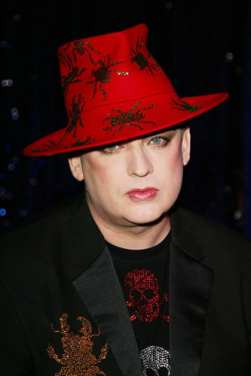 Boy george сейчас. Boy george 2021. Boy george 2020. певец бой джордж. бой джордж 2022.