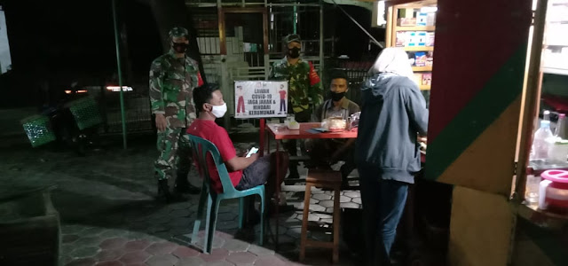 Tegakkan Prokes Covid-19, Babinsa Koramil Karangmalang Pantau Kerumunan Warga