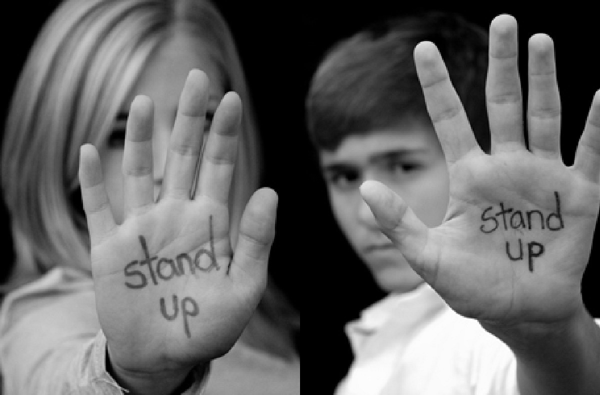 Stand up for someone. Плиз ап