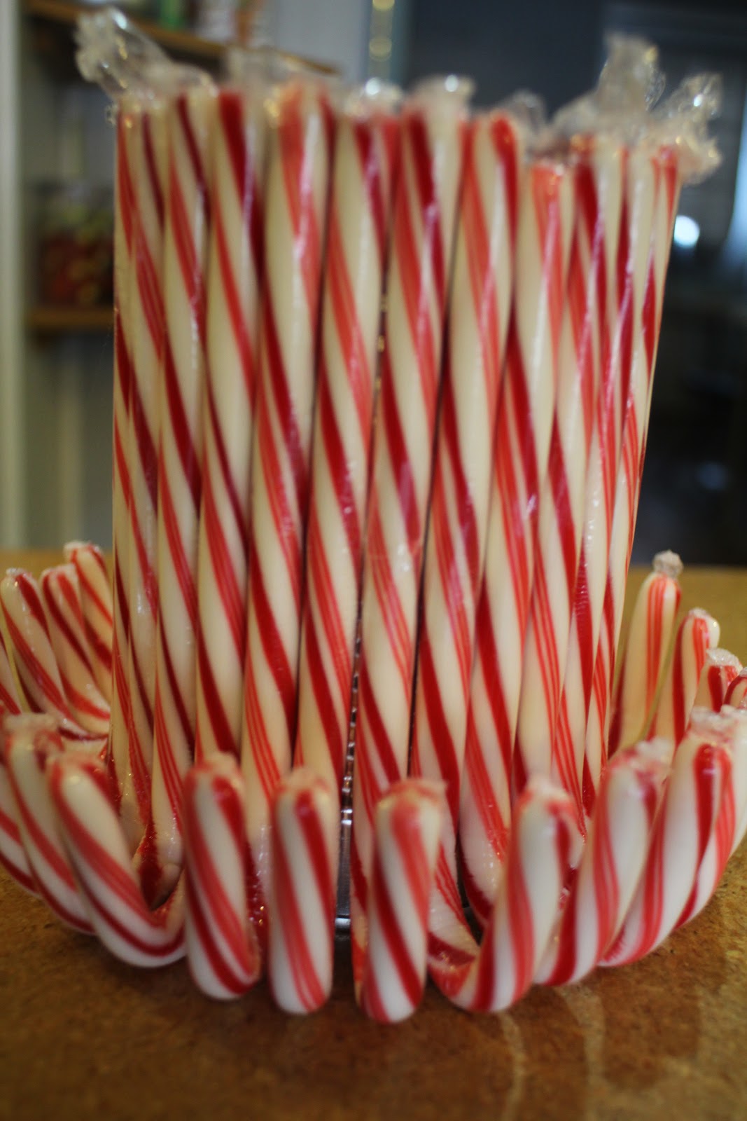 DIY Party Mom Easy and Elegant Candy Cane Vase