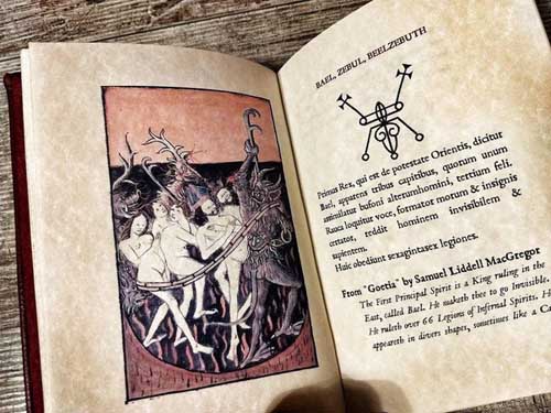 4 cuốn sách kì bí về phép thuật, lời nguyền và bùa chú của thời cổ đại