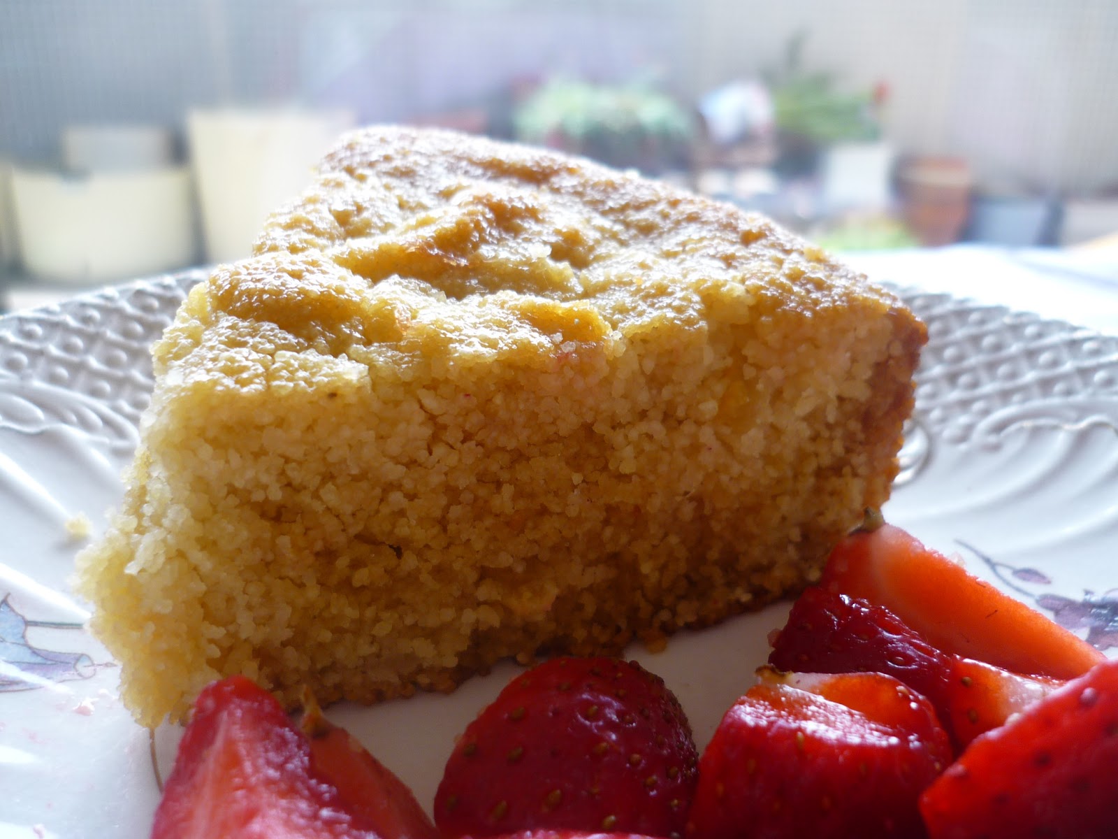 Cuillère et saladier Gâteau au couscous, huile d'olive et citron